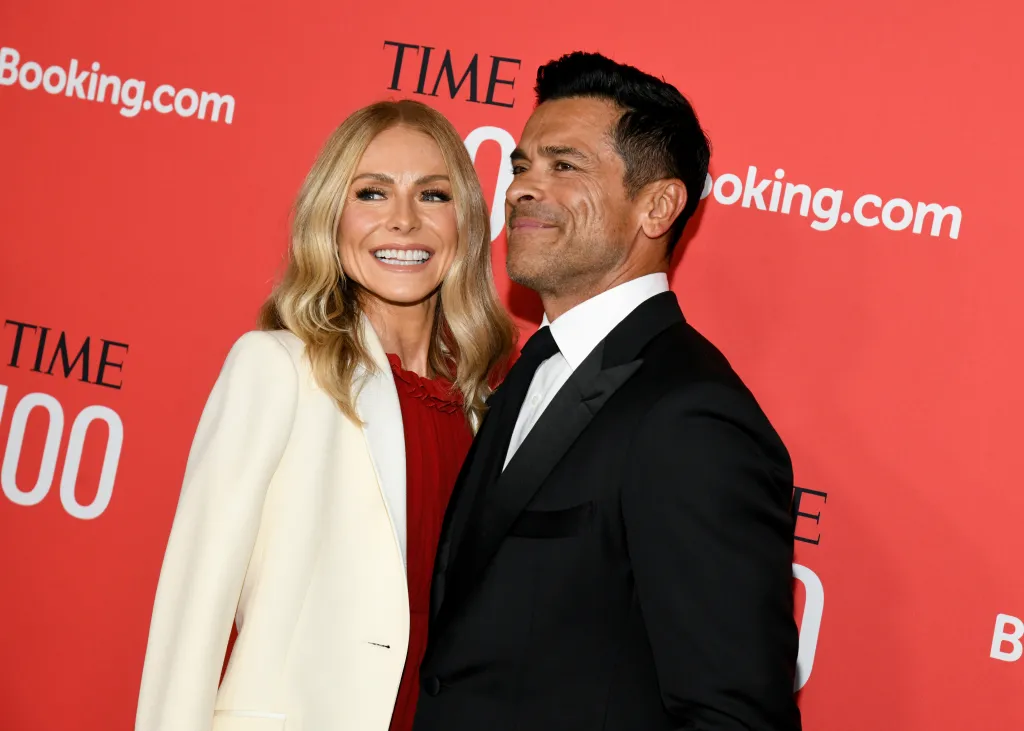 Kelly Ripa on the Habit That Led to Her Gum Graft Surgery