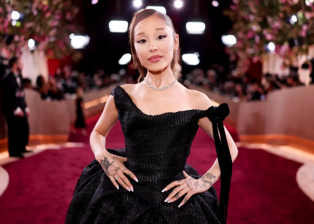 Ariana Grande Stepping Back From Public Eye After Tour